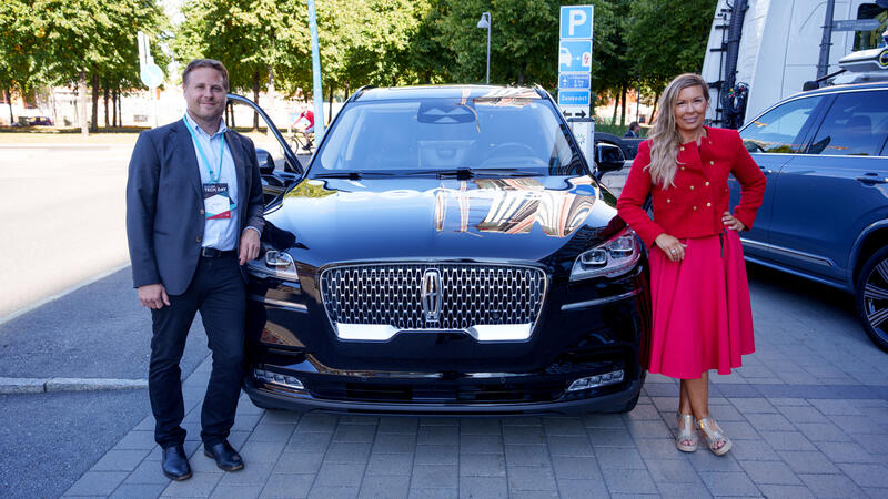 Tobias Aderum and Katarina Brud stand in front of a car during Tech Day 2022